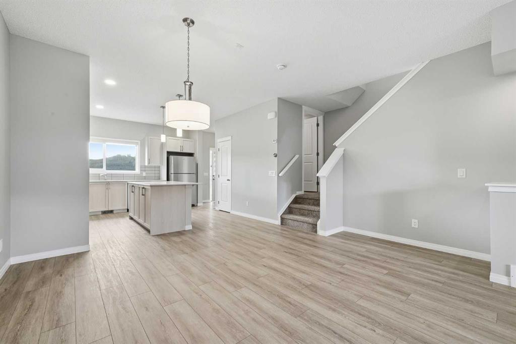 831 Wolf Willow Boulevard SE photo 3