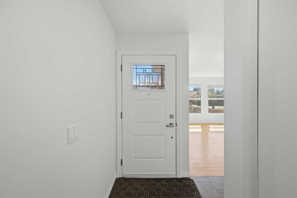 92 Whitlock Close NE photo 3