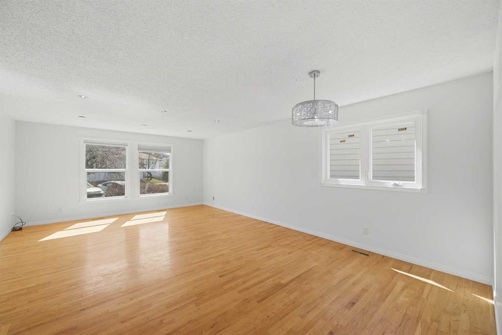 92 Whitlock Close NE photo 5