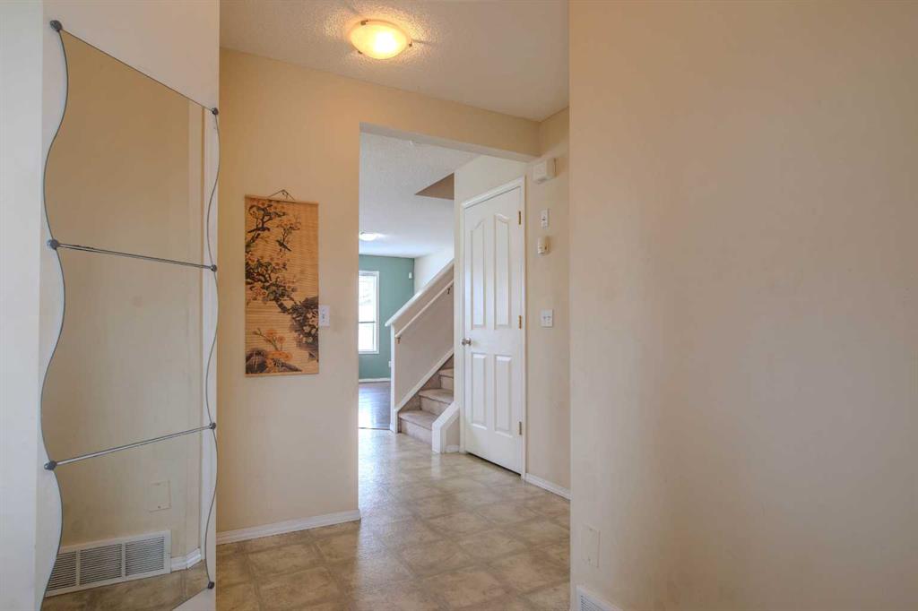 161 Saddlecrest Close NE photo 3