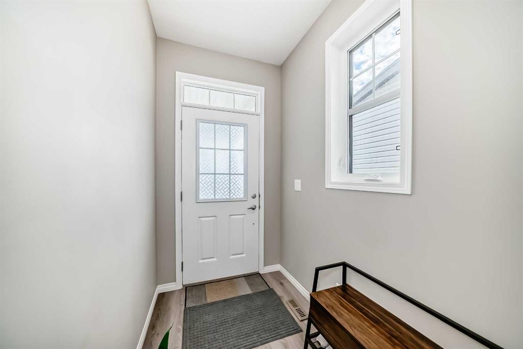 43 Carrington Crescent NW photo 3