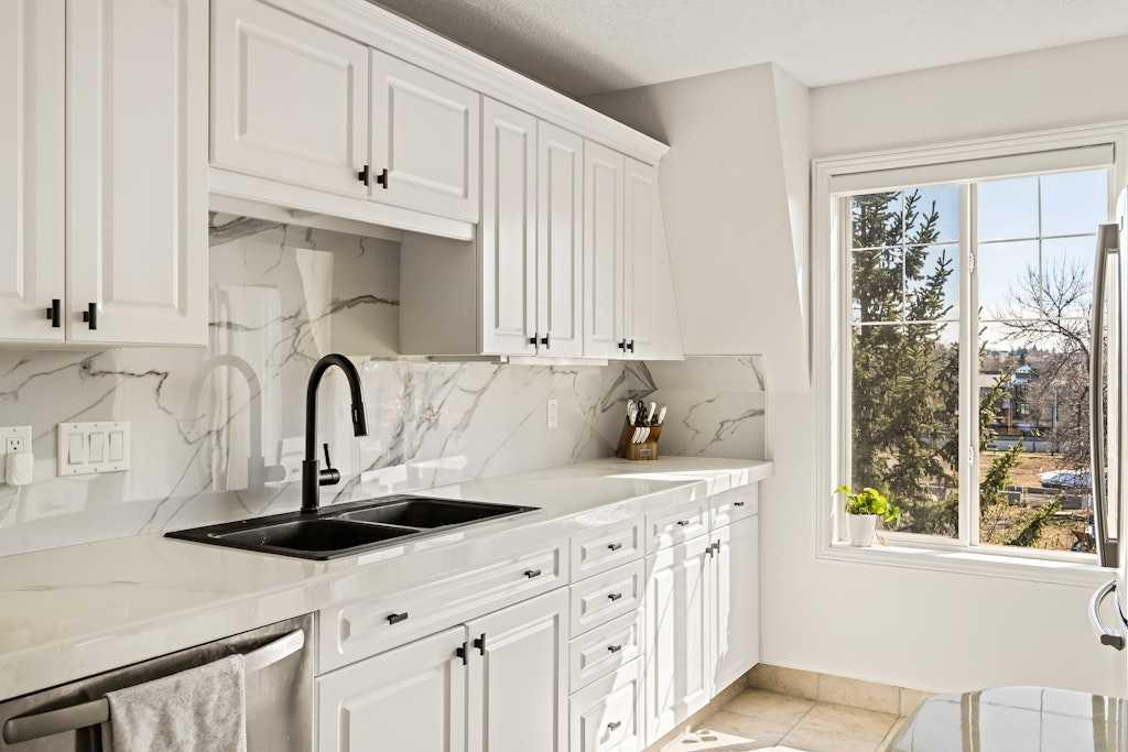 1110 5 Avenue NW #305 photo 4