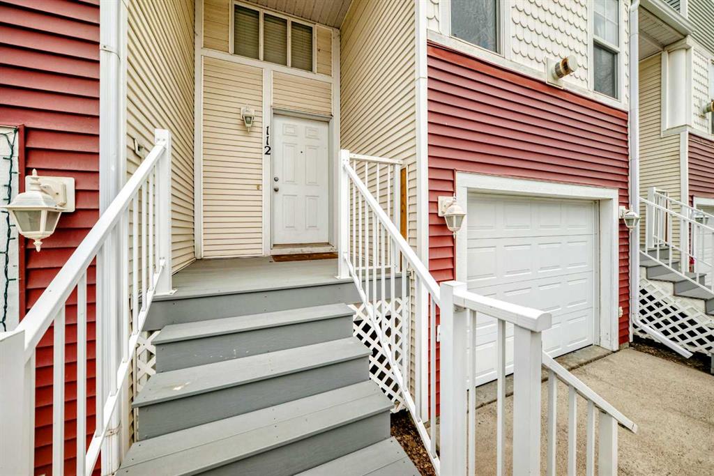 112 Country Village Cape NE photo 2