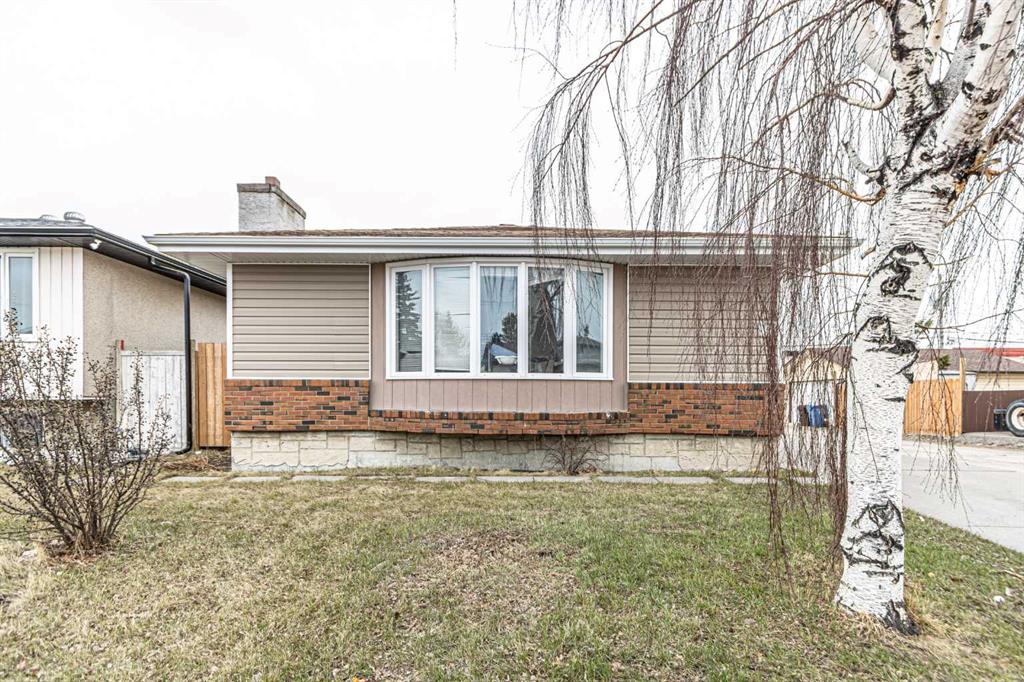 121 Margate Close NE photo 2