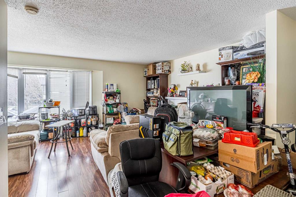 121 Margate Close NE photo 3