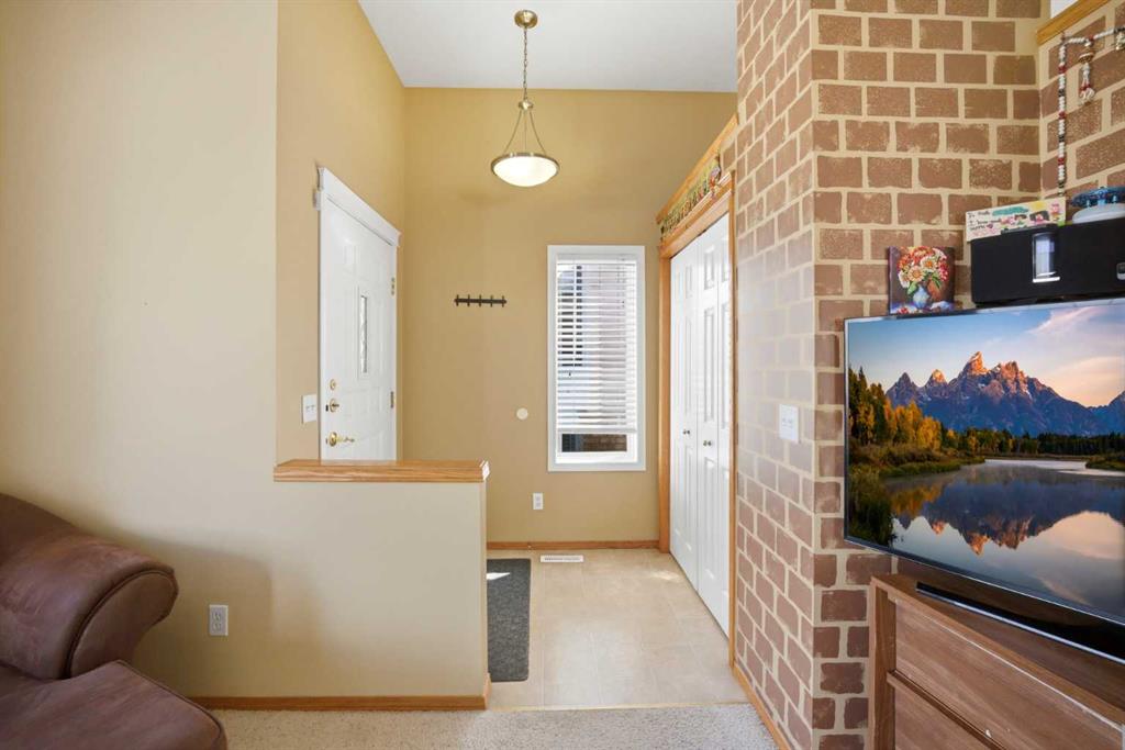39 Saddlemont Close NE photo 3