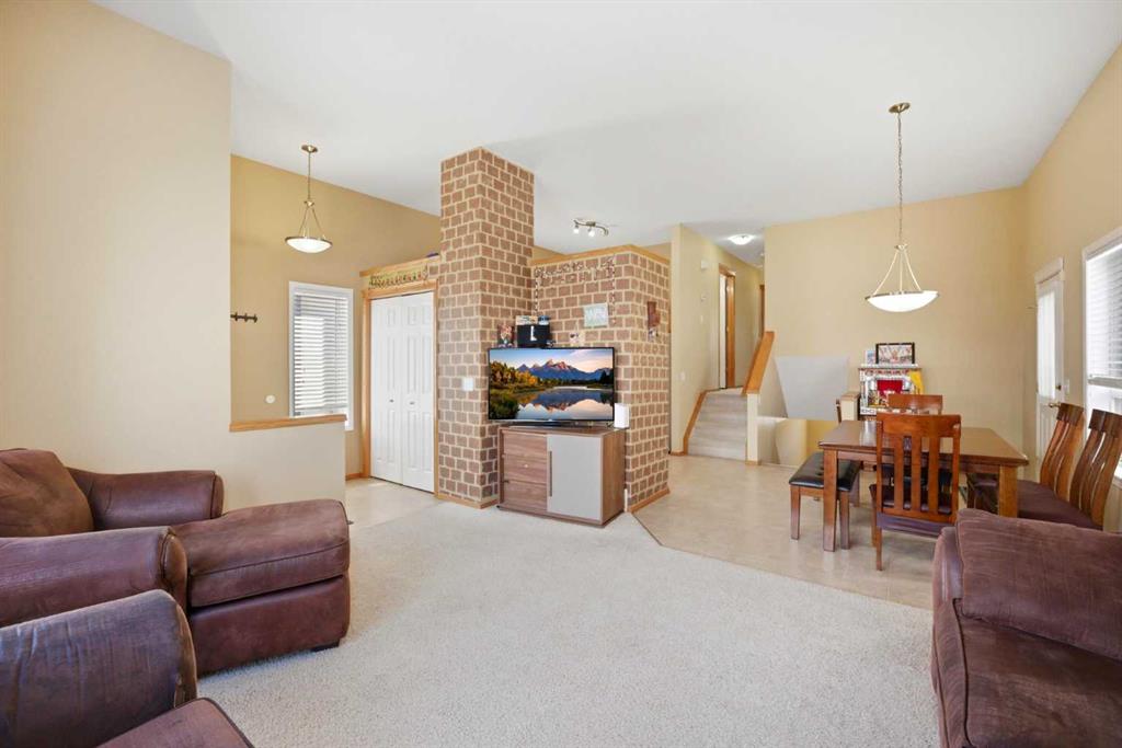 39 Saddlemont Close NE photo 4