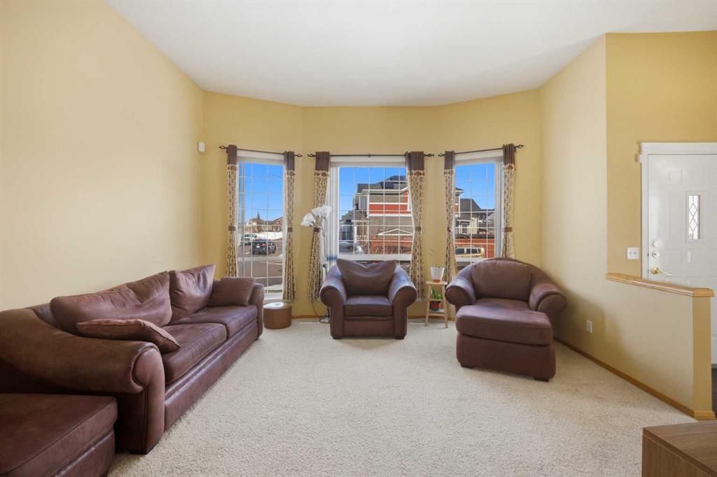 39 Saddlemont Close NE photo 5