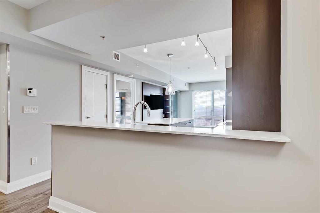 930 6 Avenue SW #2205 photo 3