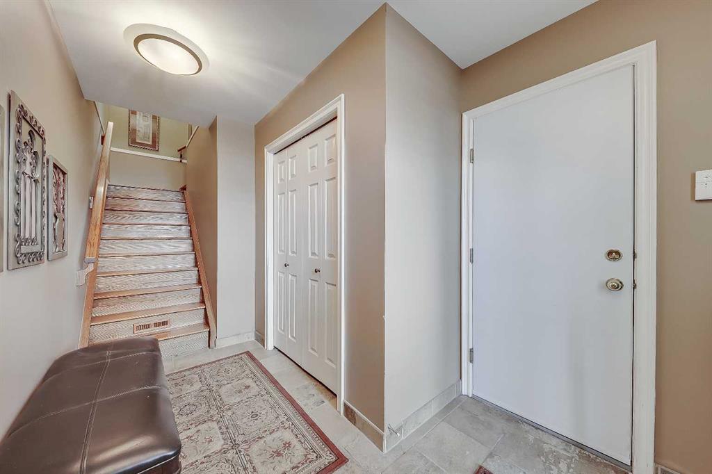 446 Killarney Glen Court SW photo 2