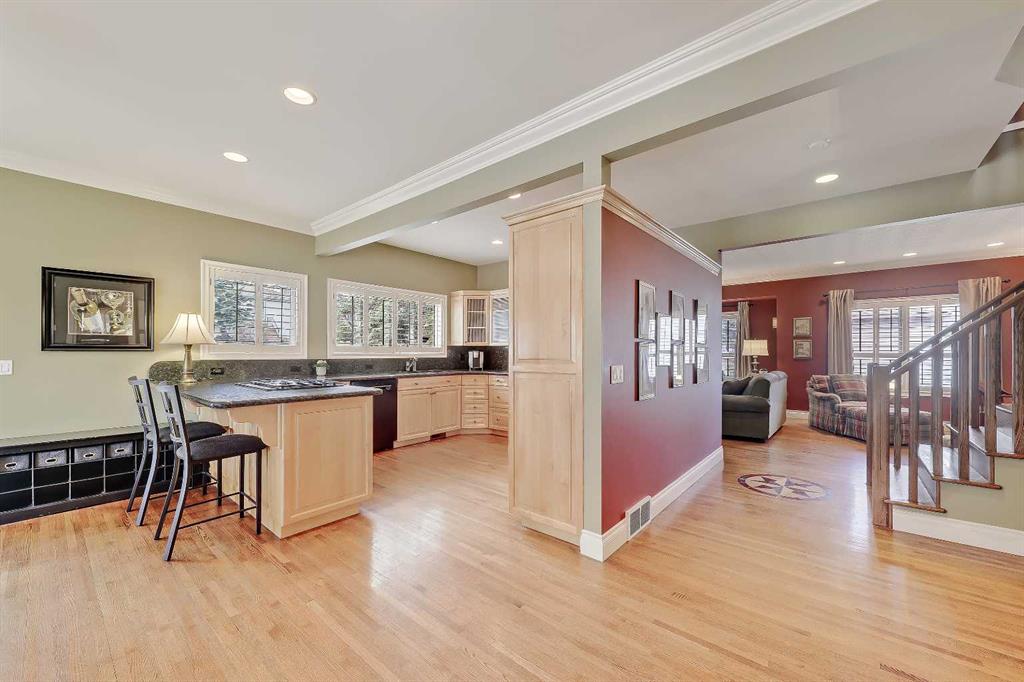 446 Killarney Glen Court SW photo 3