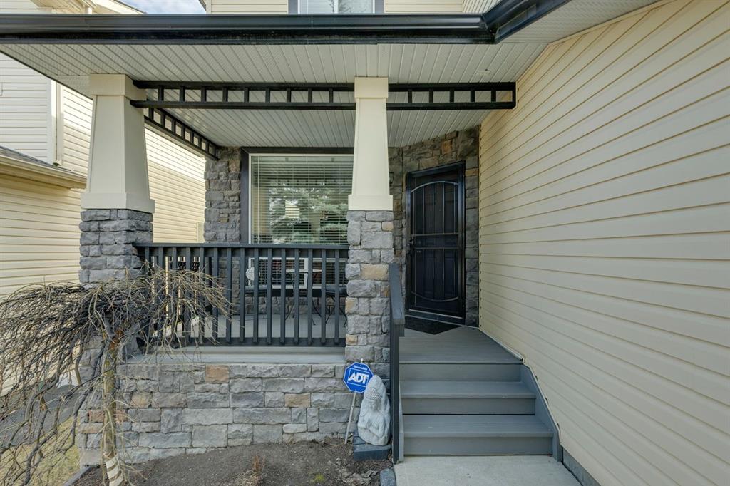 42 Cresthaven Way SW photo 3