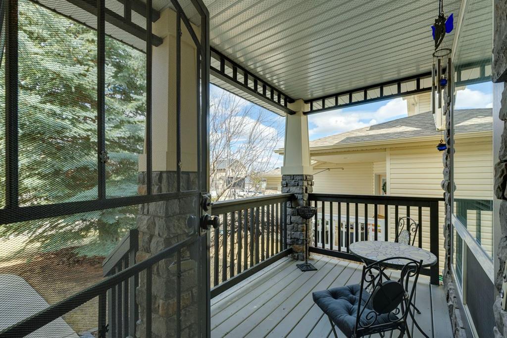 42 Cresthaven Way SW photo 4
