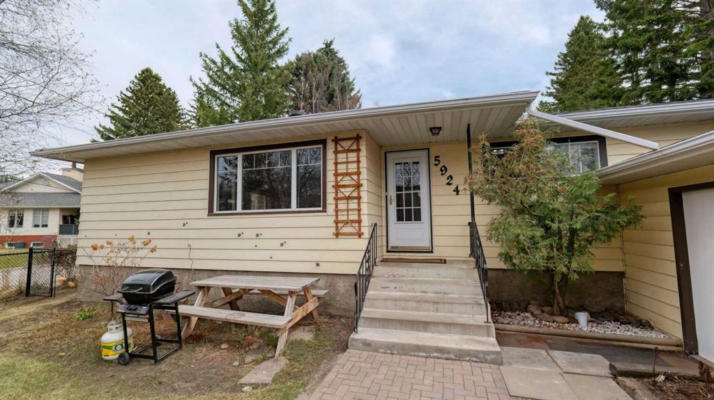 5924 Bow Crescent NW photo 2