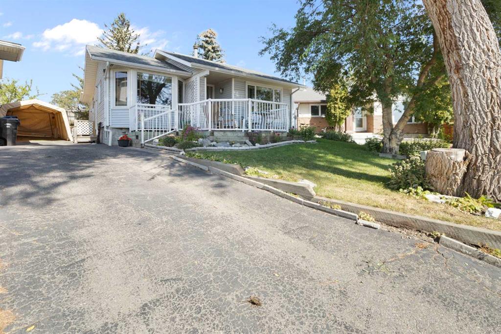 243 Radcliffe Place SE photo 3