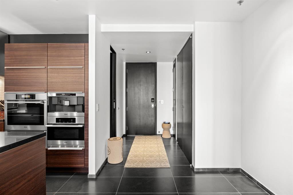 108 9 Avenue SW #1502 photo 2