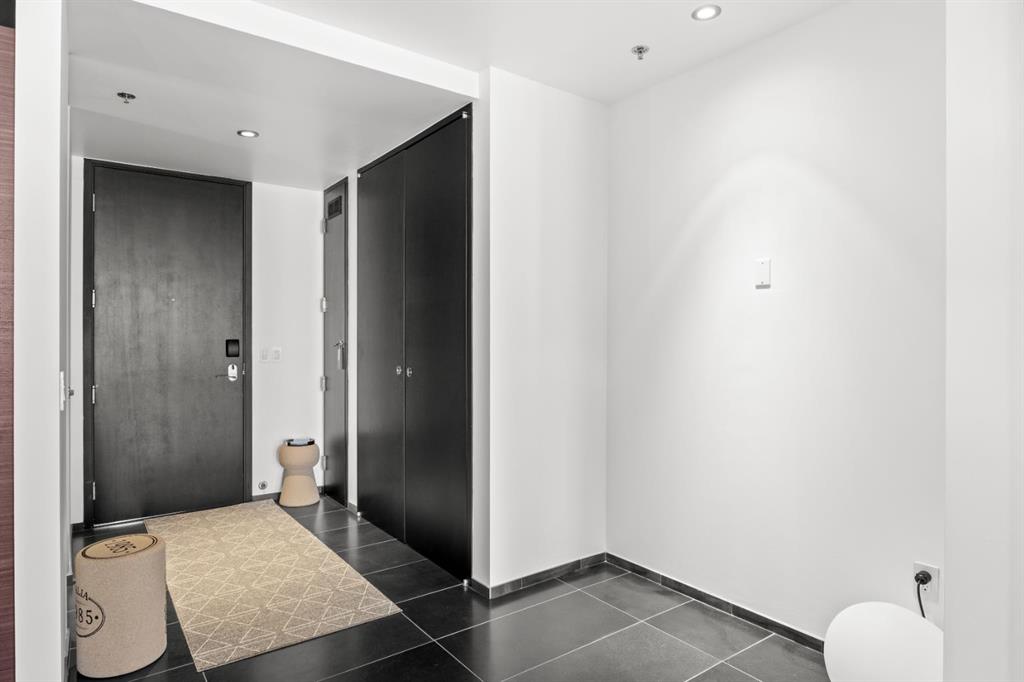 108 9 Avenue SW #1502 photo 3