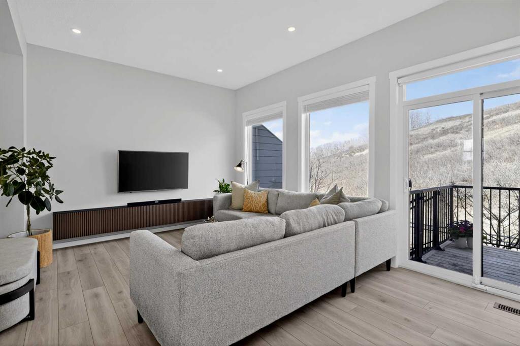 228 Cranbrook Square SE photo 3