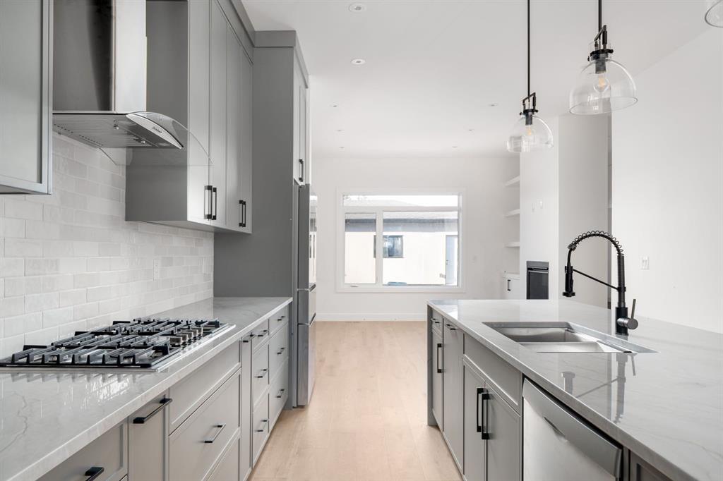 2227 36 Street SW photo 2