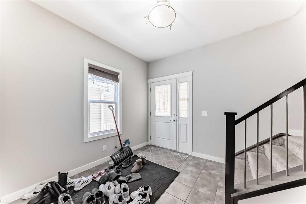 172 Redstone Park NE photo 3