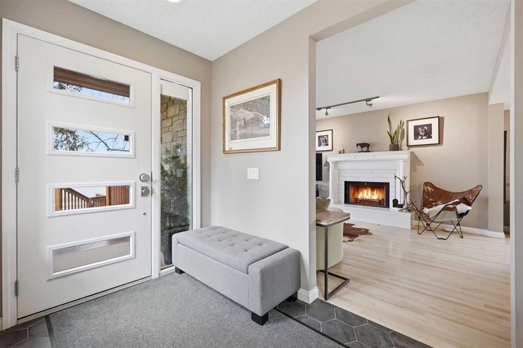 2712 22 Street SW photo 2