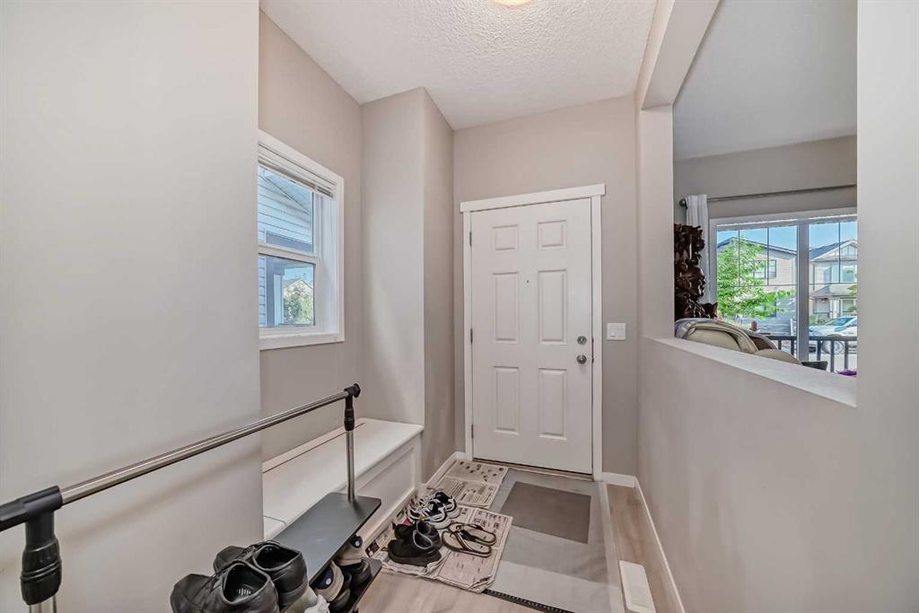 9 Copperpond Avenue SE photo 4