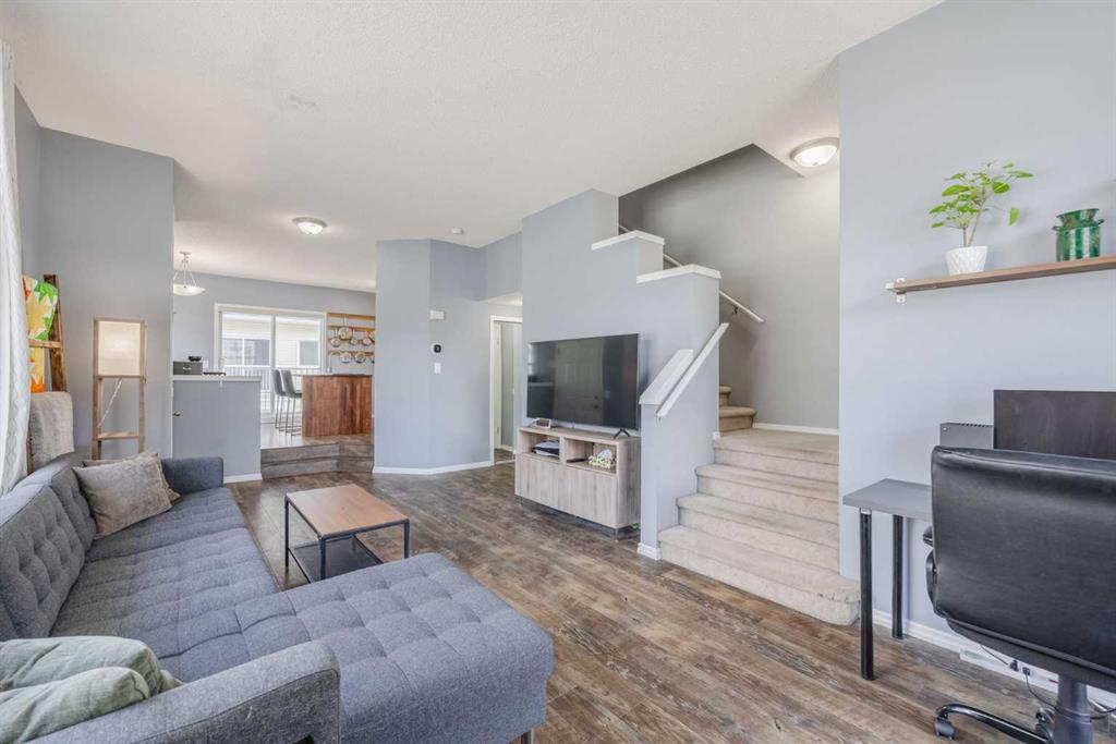 322 Mckenzie Towne Link SE photo 4