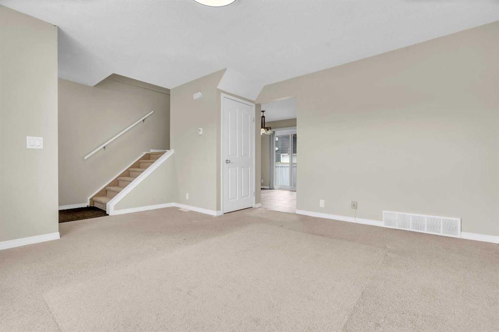 87 Castleglen Road NE photo 3