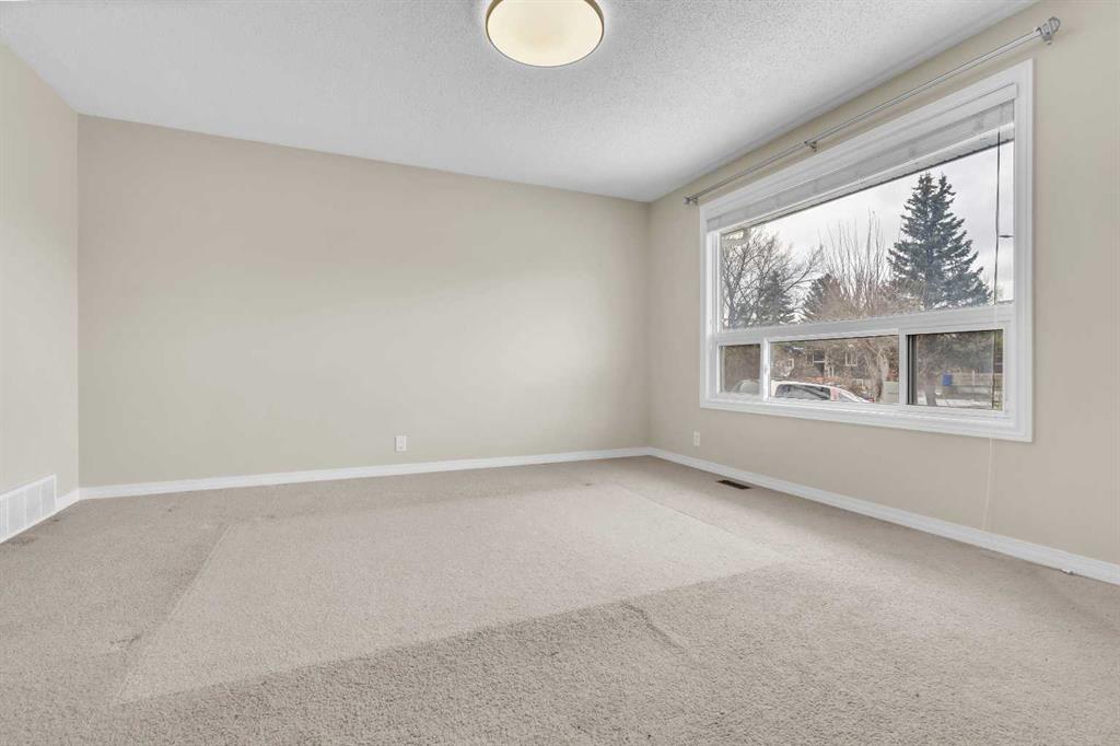 87 Castleglen Road NE photo 4