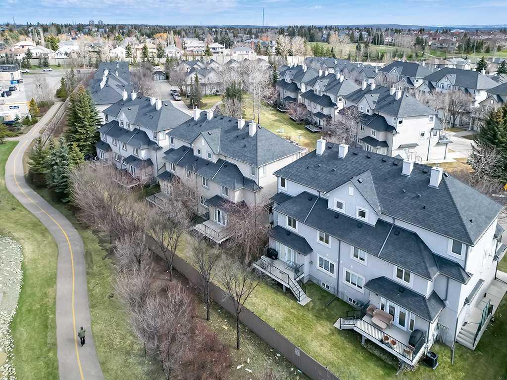 172 Simcoe Place SW photo 3