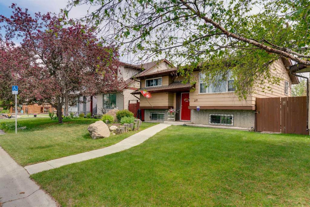 20 Ogmoor Crescent SE photo 2