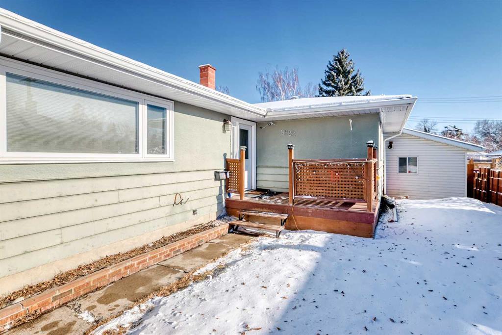 8222 Fairmount Drive SE photo 2