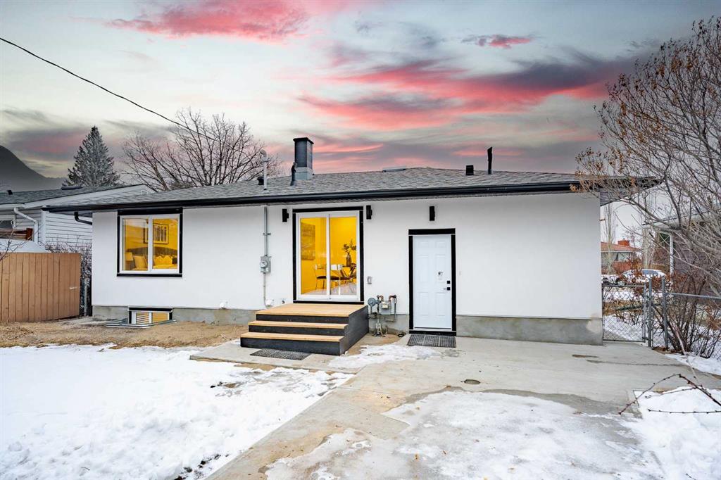 451 Arlington Drive SE photo 4