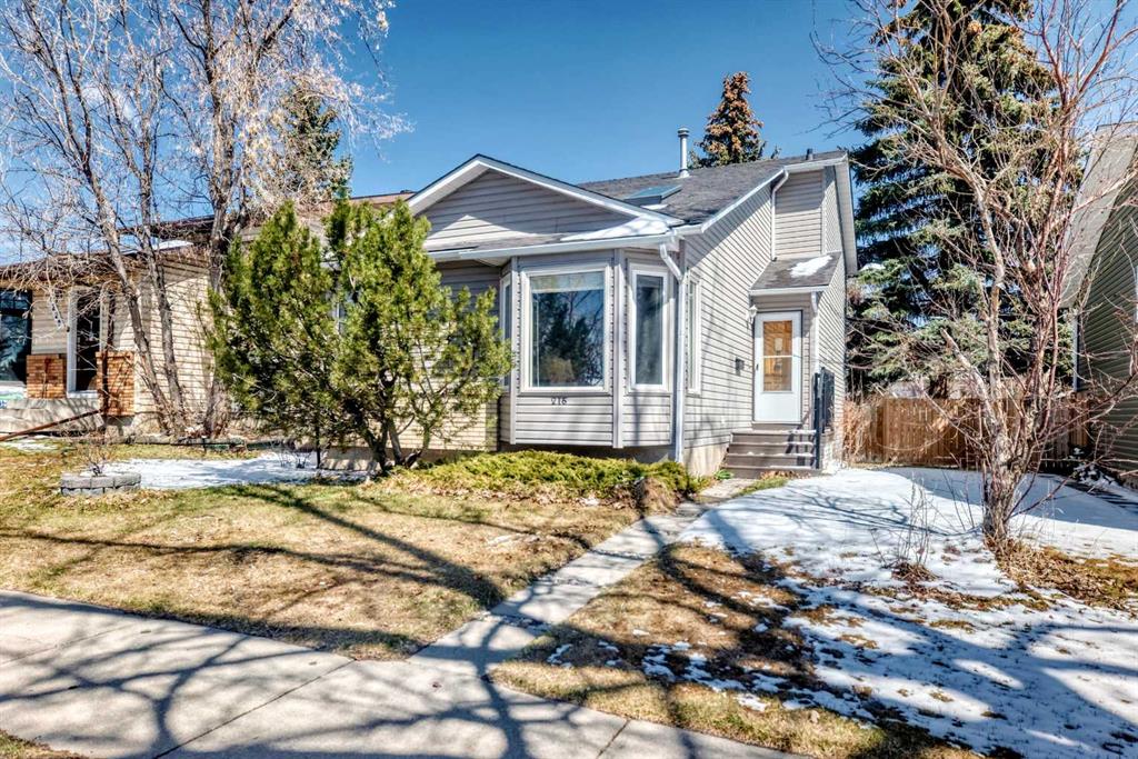 216 Hawkwood Boulevard NW