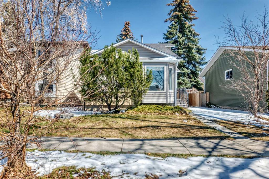 216 Hawkwood Boulevard NW photo 2