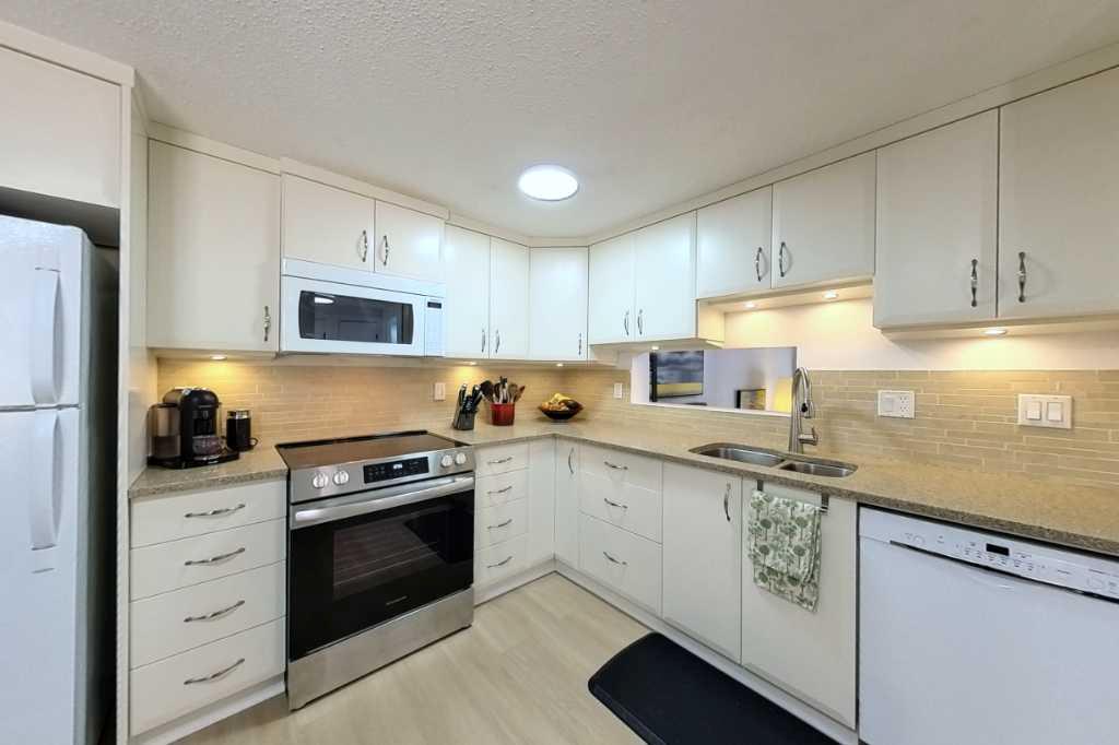 3131 63 Avenue SW #425 photo 5
