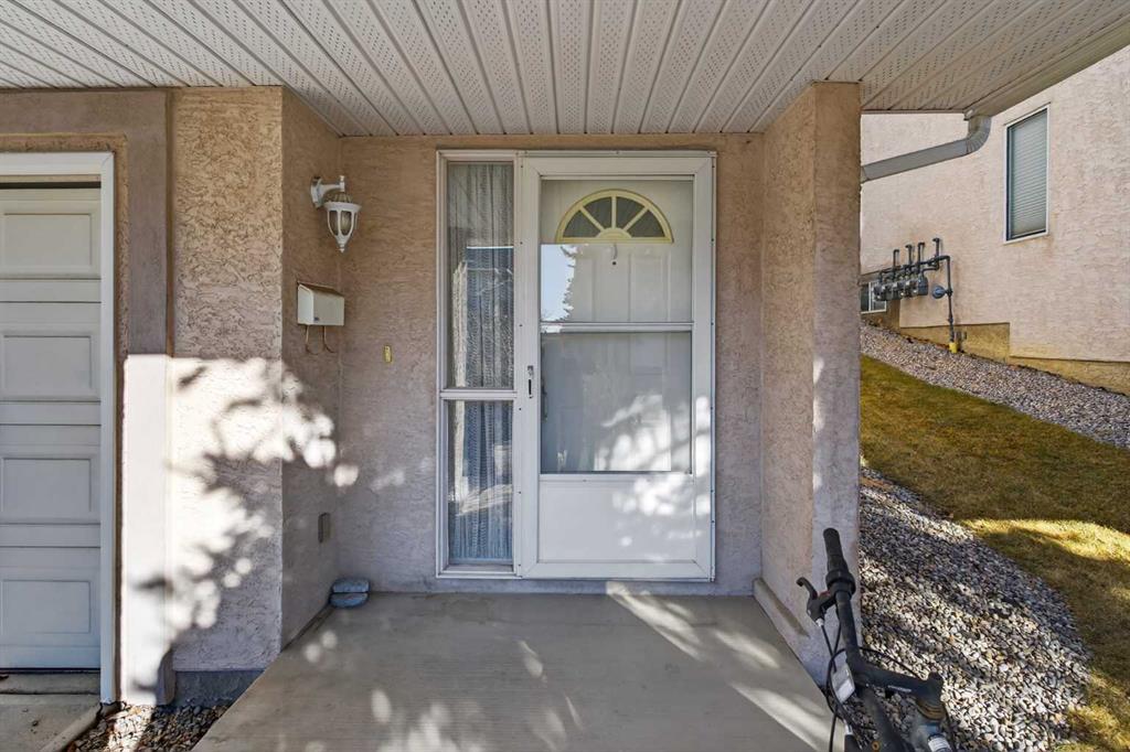320 Sierra Morena Green SW photo 3