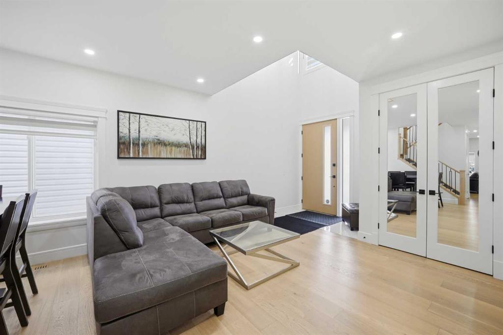 15 Saddlecrest Link NE photo 4
