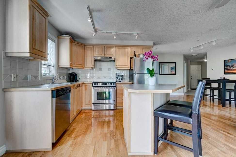 630 10 Street NW #306 photo 3