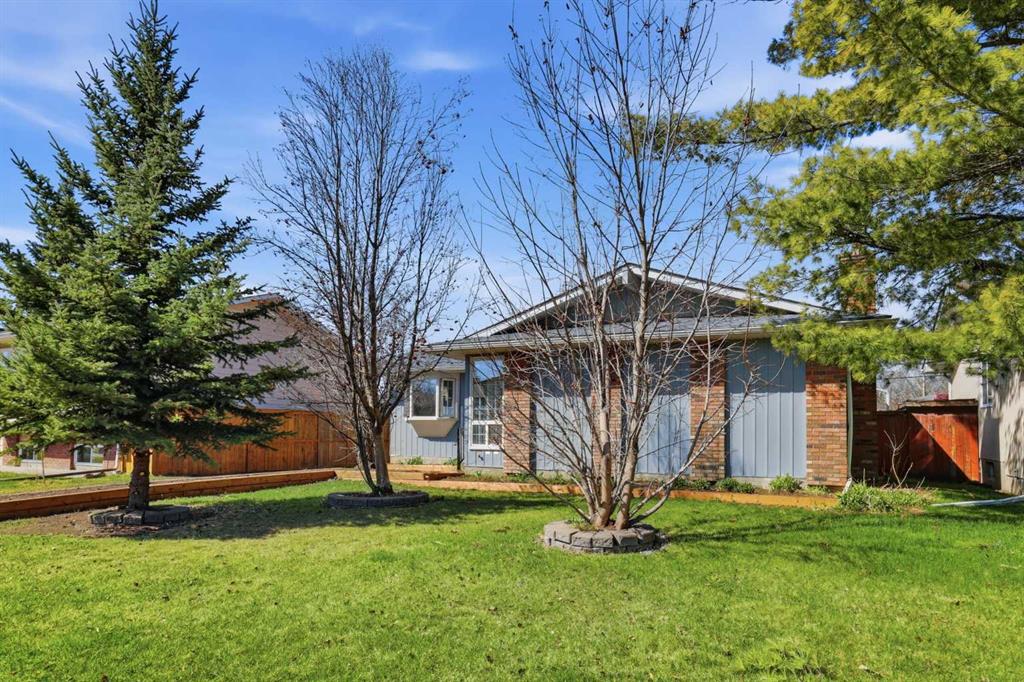 431 Queen Charlotte Drive SE photo 2