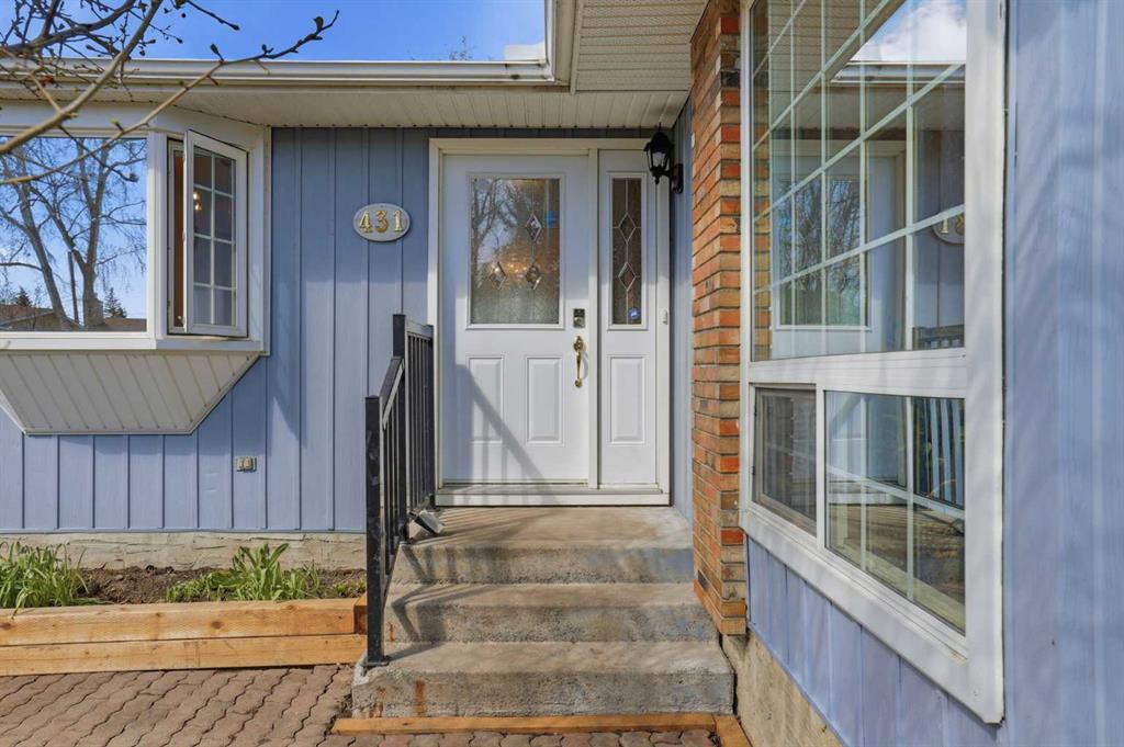 431 Queen Charlotte Drive SE photo 3
