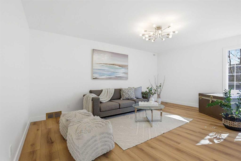 431 Queen Charlotte Drive SE photo 4