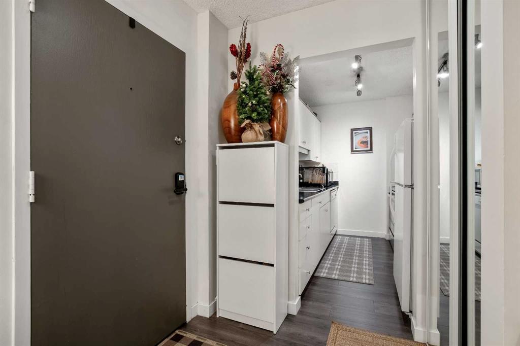 523 15 Avenue SW #301 photo 4