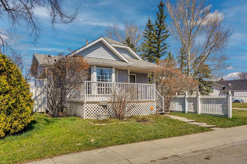 90 Martinridge Crescent NE photo 3