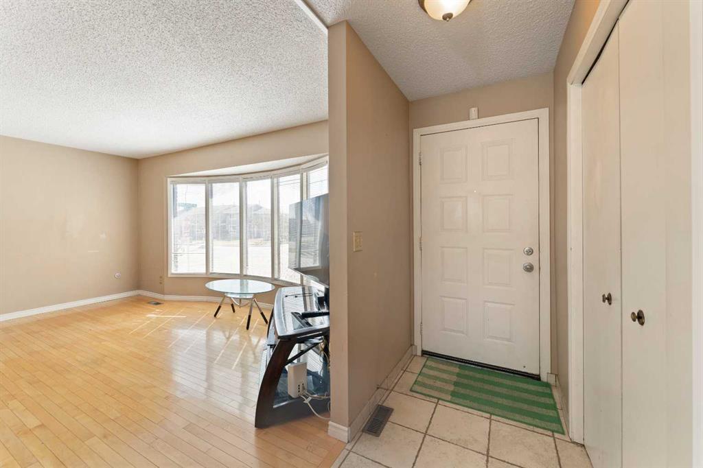 7003 Temple Drive NE photo 3