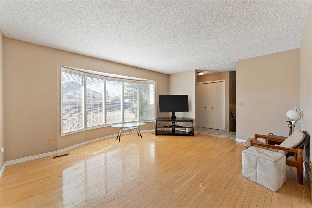 7003 Temple Drive NE photo 5