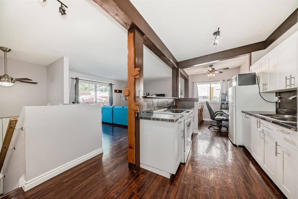 724D Raynard Crescent SE photo 4