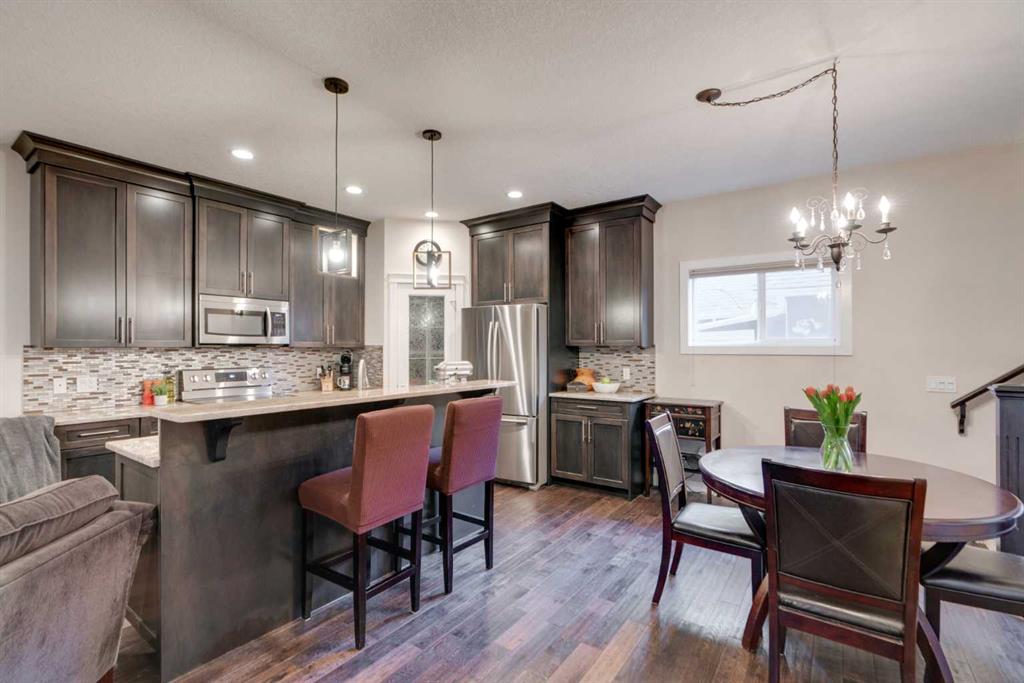 309 15 Avenue NE #2