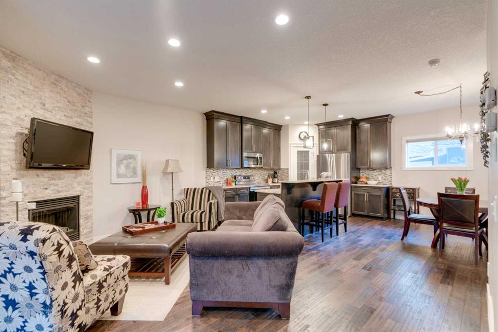 309 15 Avenue NE #2 photo 2