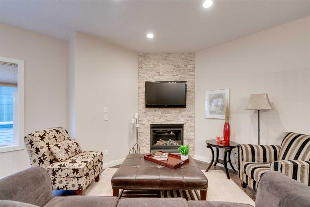 309 15 Avenue NE #2 photo 3